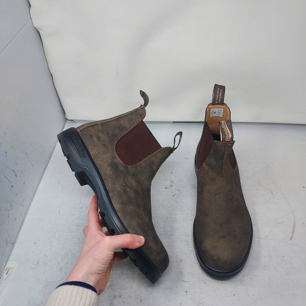 Blundstone Rustic Brown Chelsea Boots with Dark Brown Elastic